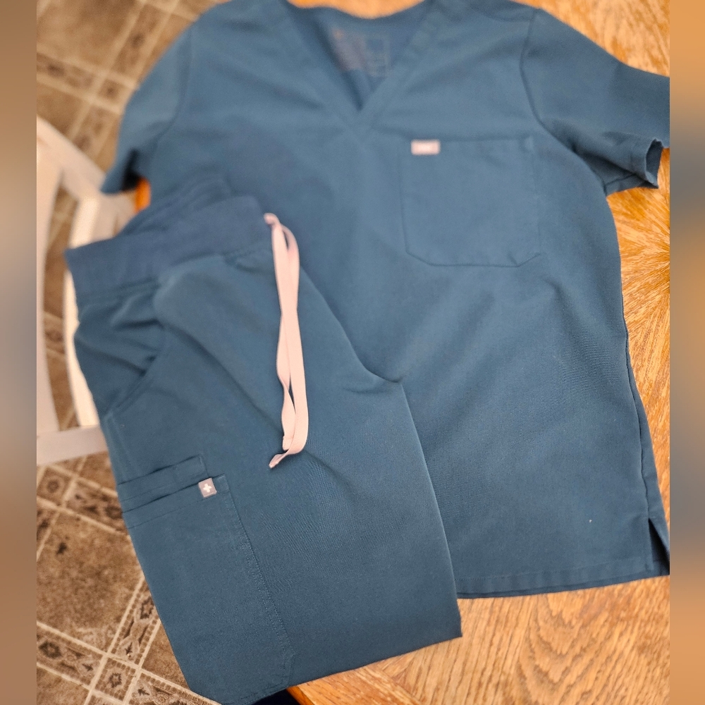 Womens FIGS scrub Set In Teal